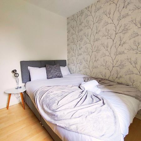 Oldbrook Budget Friendly 3 Bedroom House Sleeps 6 Free Parking And Netflix Milton Keynes Exterior photo