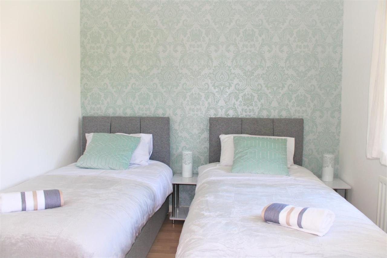 Oldbrook Budget Friendly 3 Bedroom House Sleeps 6 Free Parking And Netflix Milton Keynes Exterior photo